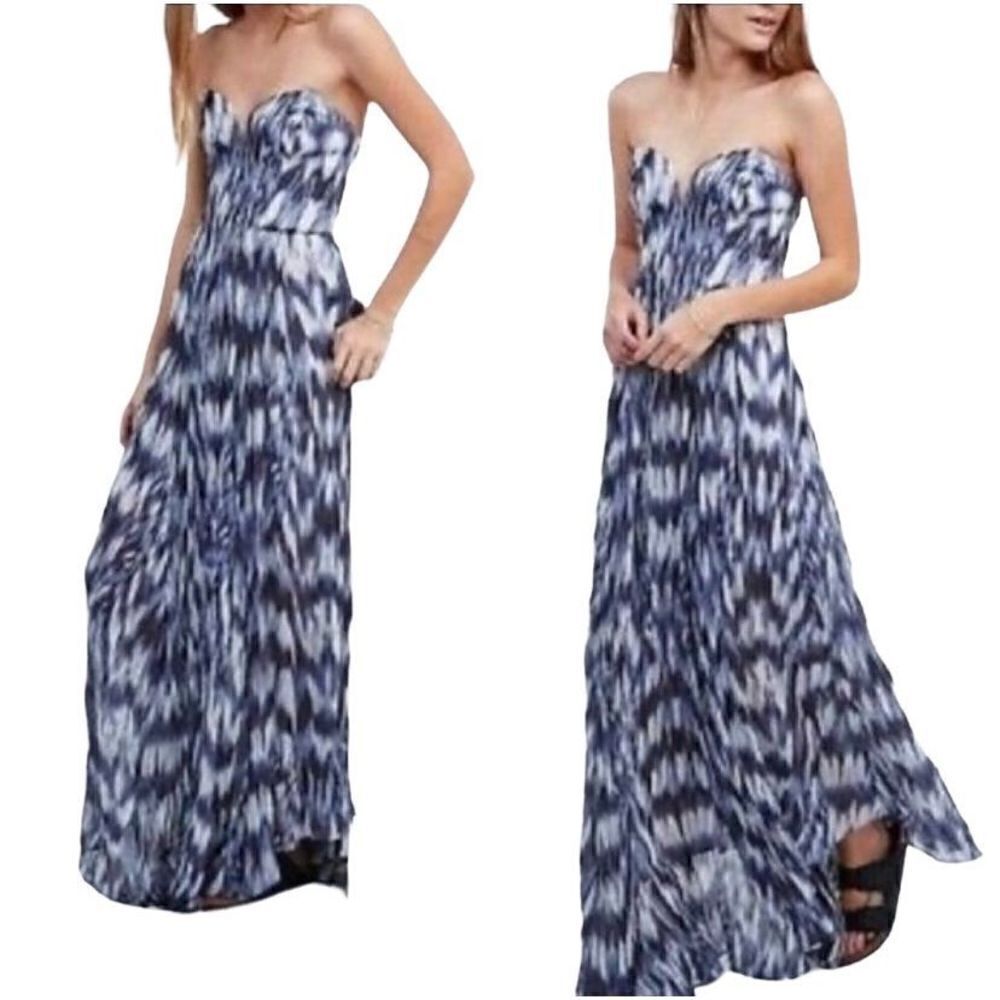 Kimchi blue urban outfitter, sweetheart low V Flowey blue and white Maxi /2